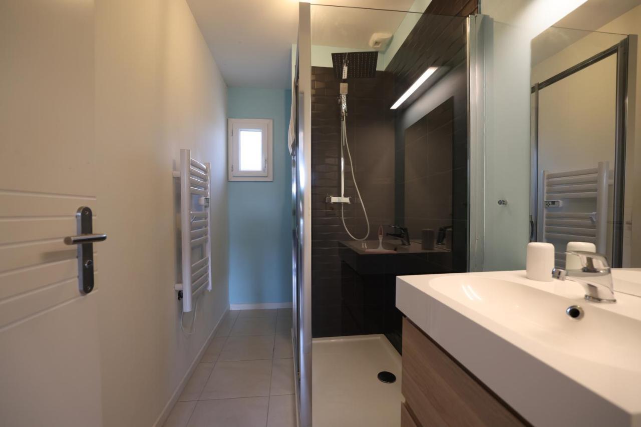 Superbe Climatisee, Piscine, Jardin, Parking Villa *